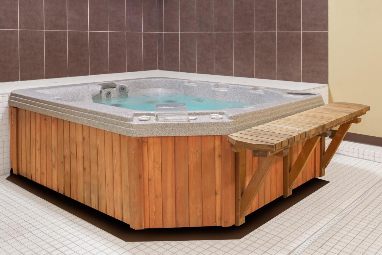 Econo Lodge Inn & Suites メディシンハット エクステリア 写真