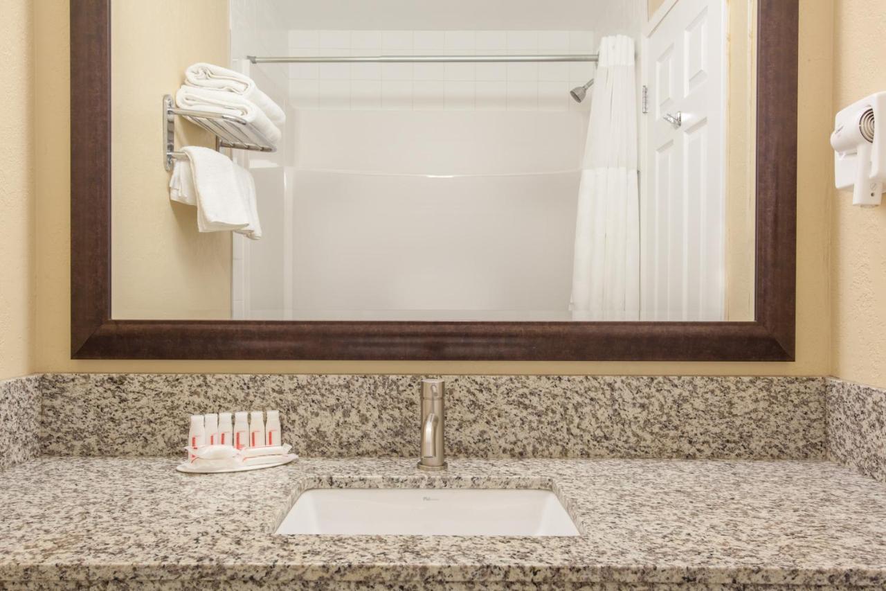 Econo Lodge Inn & Suites メディシンハット エクステリア 写真