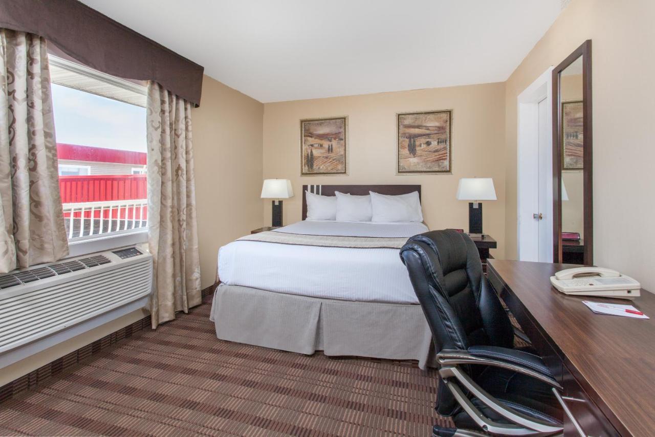Econo Lodge Inn & Suites メディシンハット エクステリア 写真