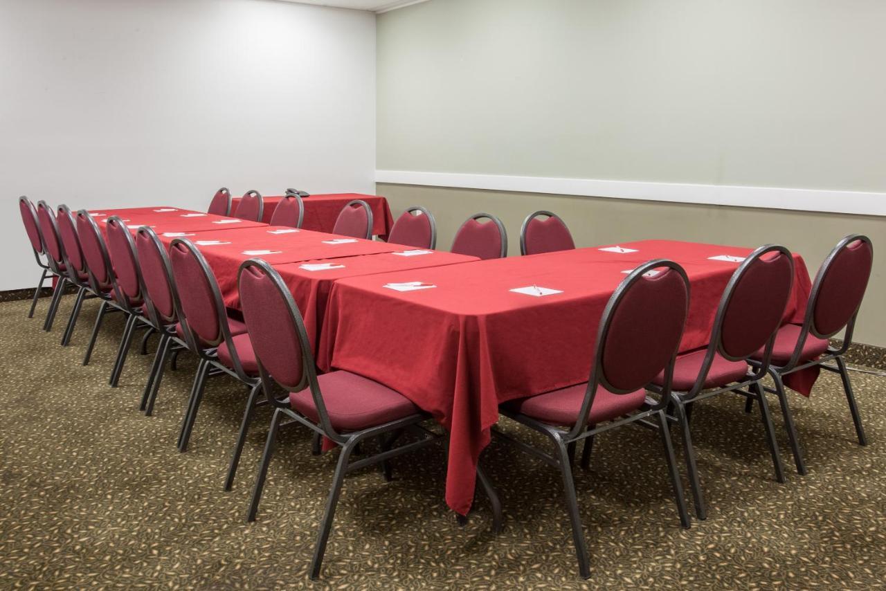 Econo Lodge Inn & Suites メディシンハット エクステリア 写真
